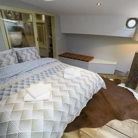 Boutique Houseboat Johanna Bed & Breakfast